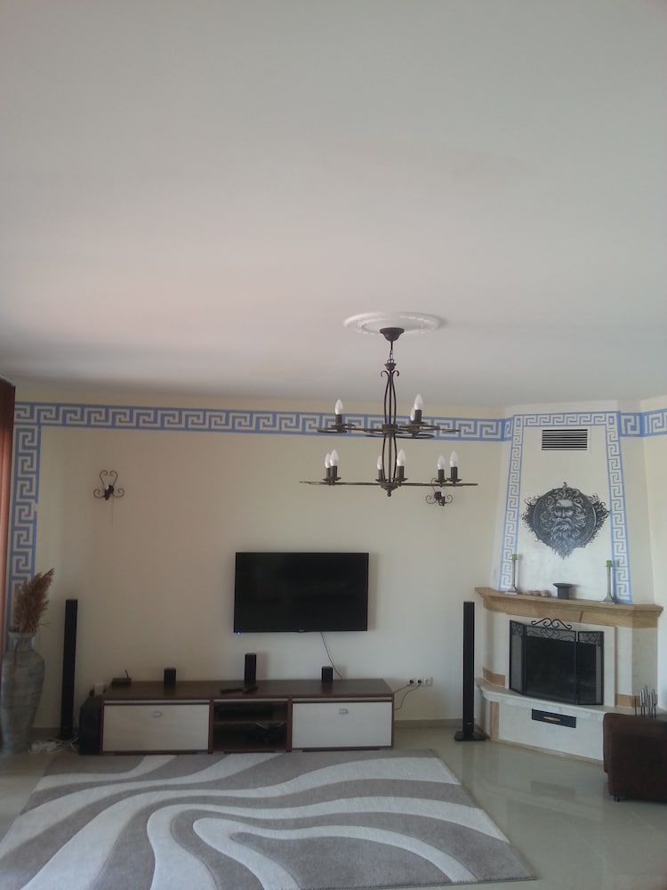 Lighthouse Luxe Estate Apart & Villas