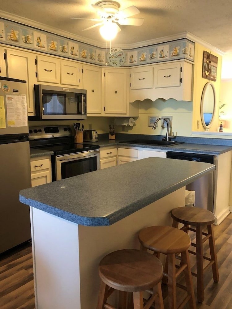 Drop Anchor - 1b 2 Bedroom Home by RedAwning