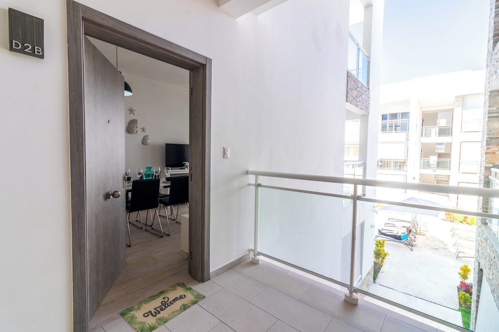 Modern 2BR Apartment - Paseo del Mar