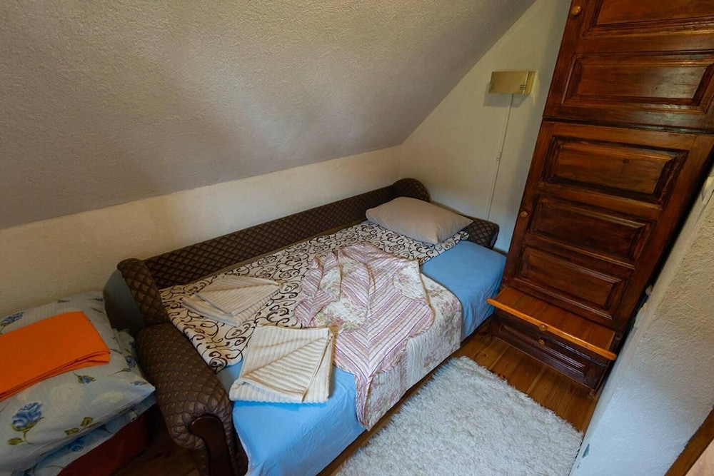 Captivating 3-bed House in Zabljak, Zminica view 5