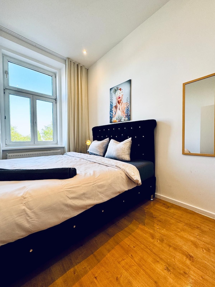 Cozy 3BR Apt Near Kaufpark Alterlaa