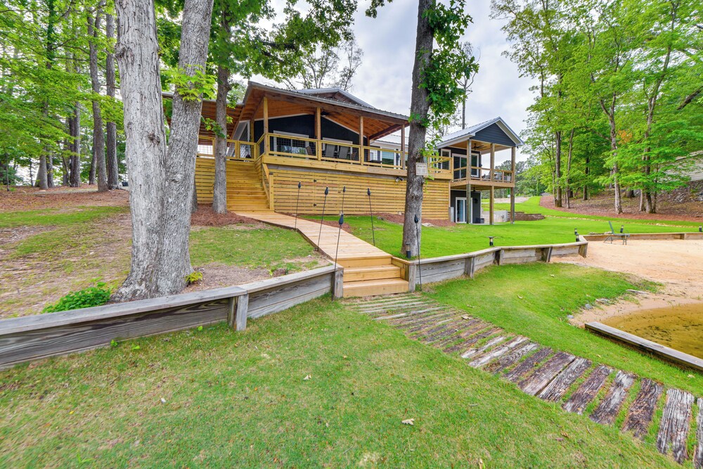 Beachfront Dadeville Family Escape on Lake Martin! view 5