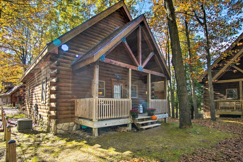Rustic Rothbury Cabin w/ Resort Amenity Access! view 3