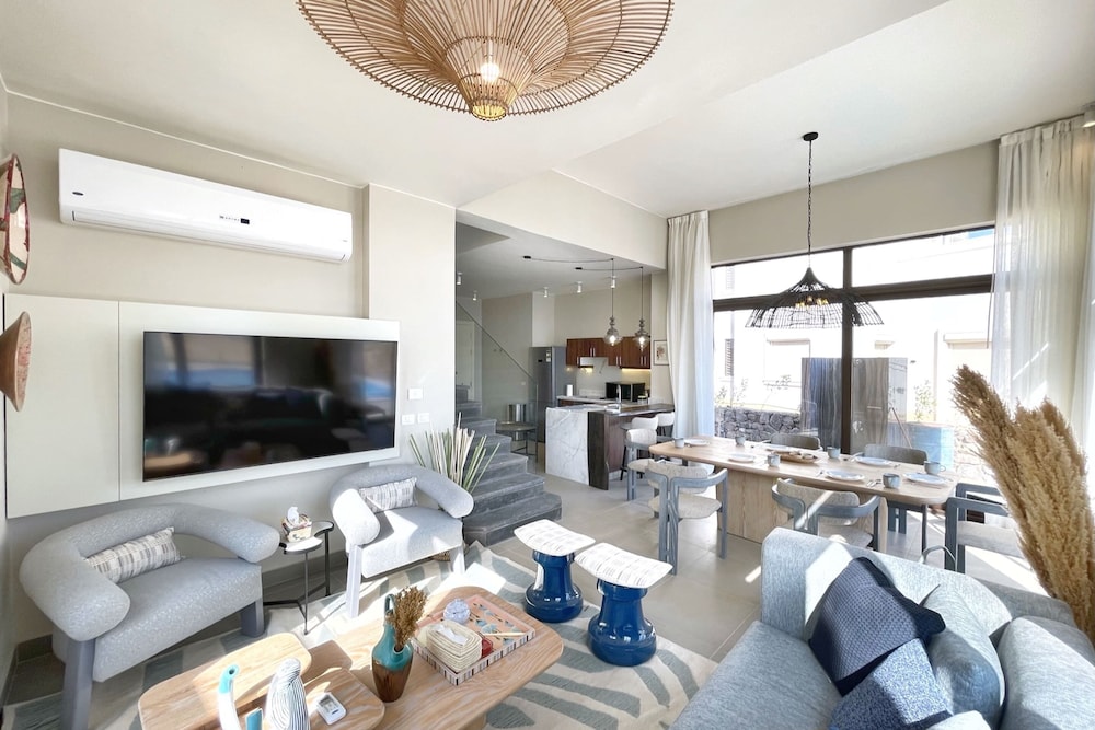 Xuru Stays I Haute & Hand-picked 4bdr Villa Private Pool