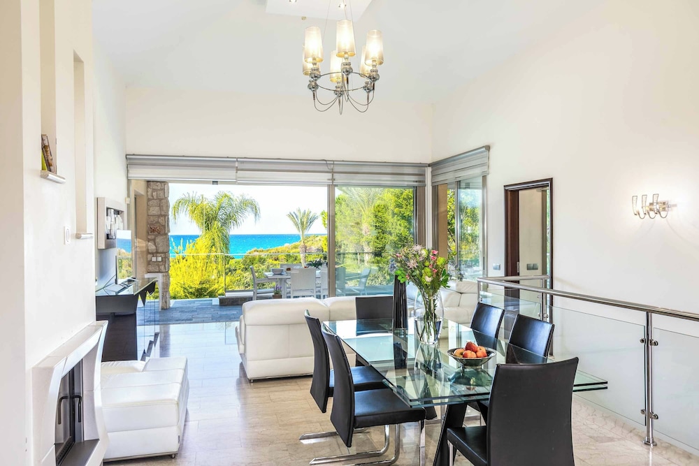 Harmonia Beach Villa