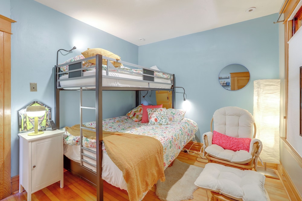 Walk to Denver Zoo: City Park Getaway w/ Garden