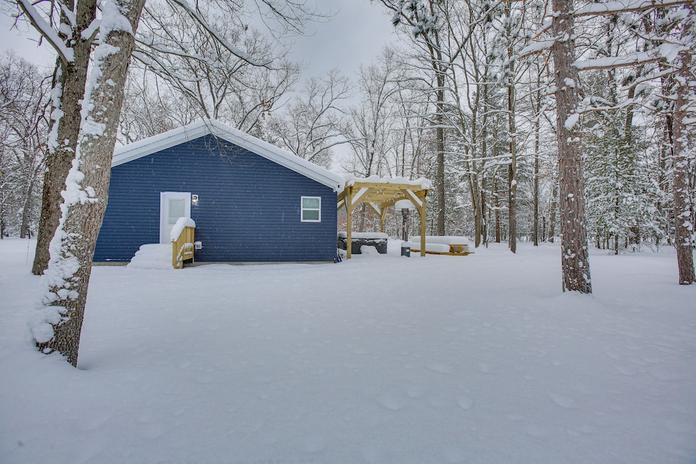 Wellston Home w/ Private Hot Tub + Fire Pit! view 5