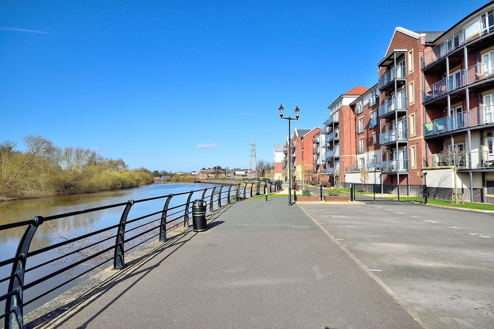 Racecourse Serviced Apartments