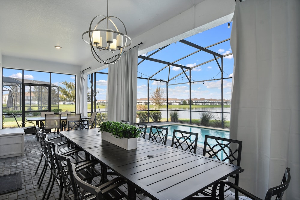 Epic Family Getaway: Themed Villa Near Disney !