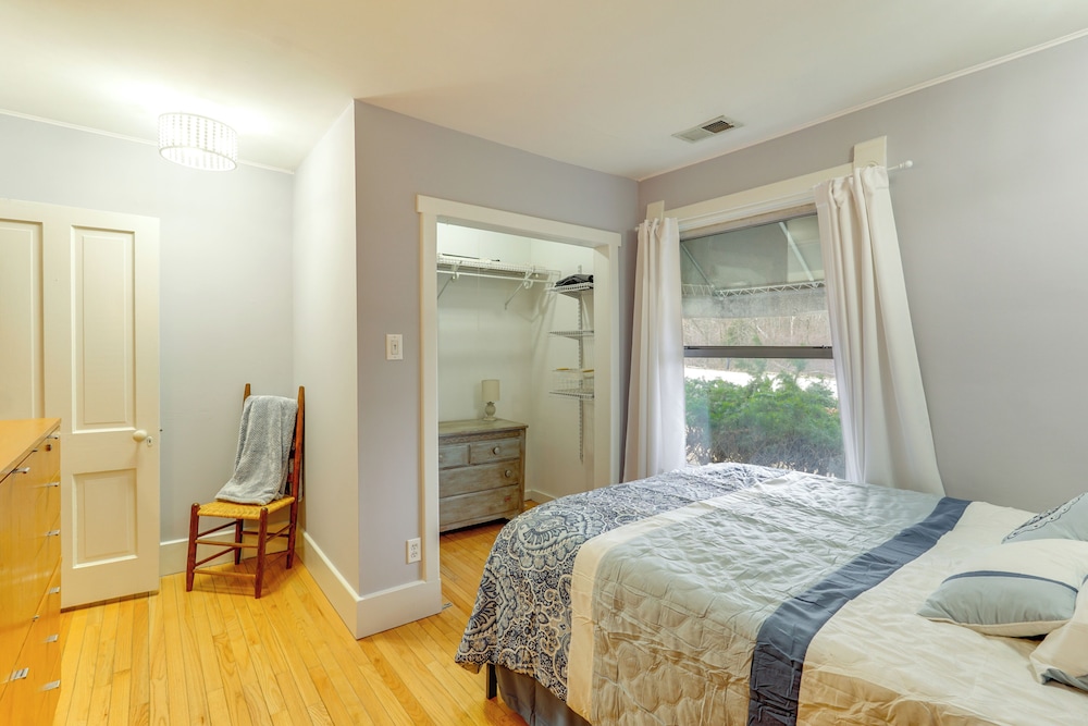 100-year-old Farmhouse in Fulton: 6 Mi to Town!