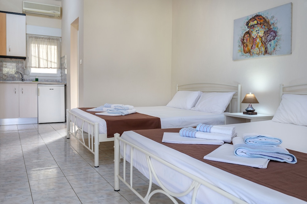 Demi Studios photo 5