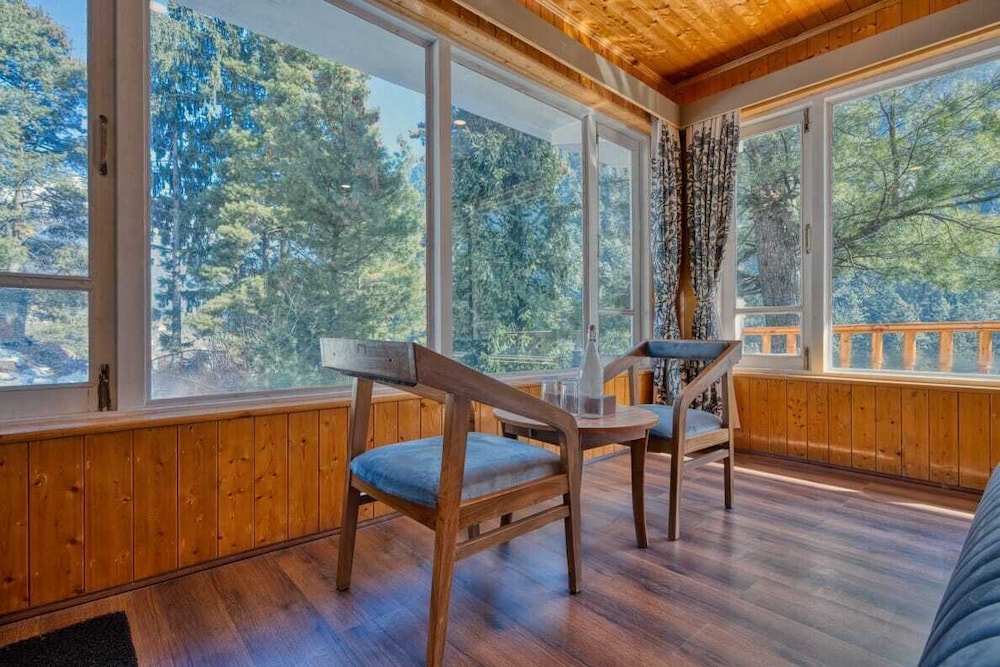 Xenious White House Eco Resort