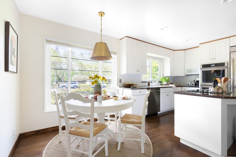 Wildflower by Avantstay Gorgeous Wine Country Home w Pool Bocce Ball Court Huge Yard