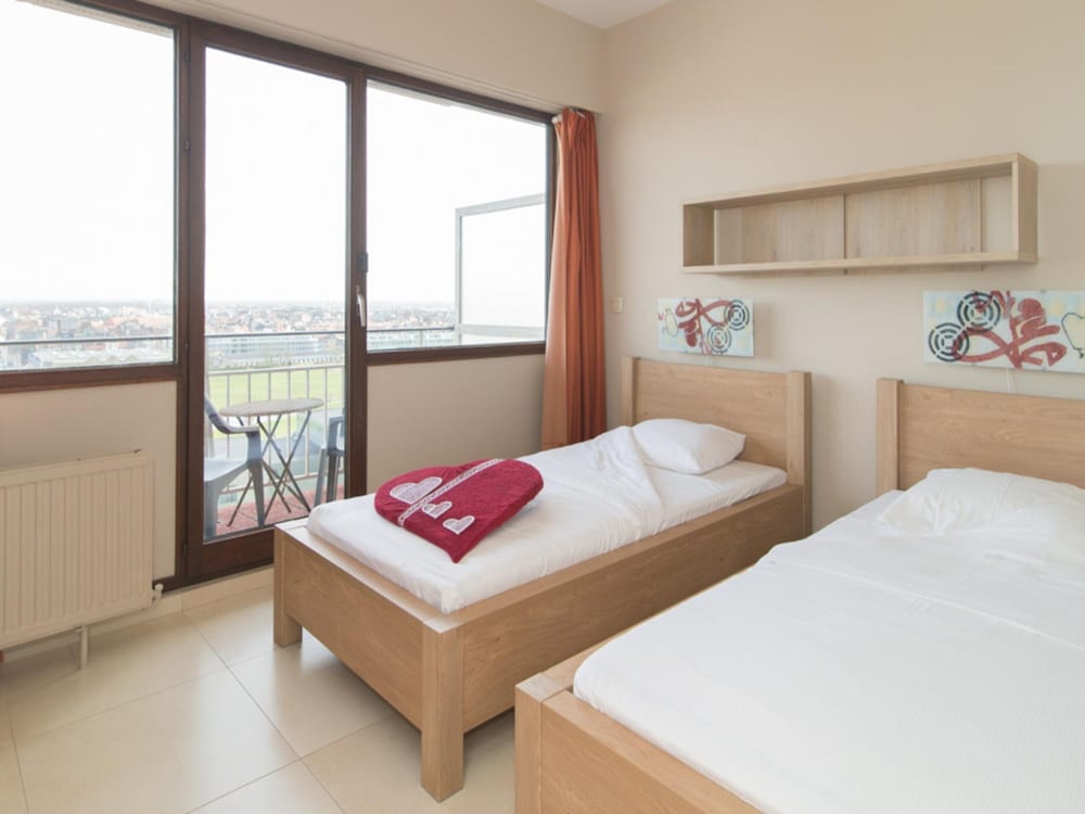 Posh Apartment With Racecourse View