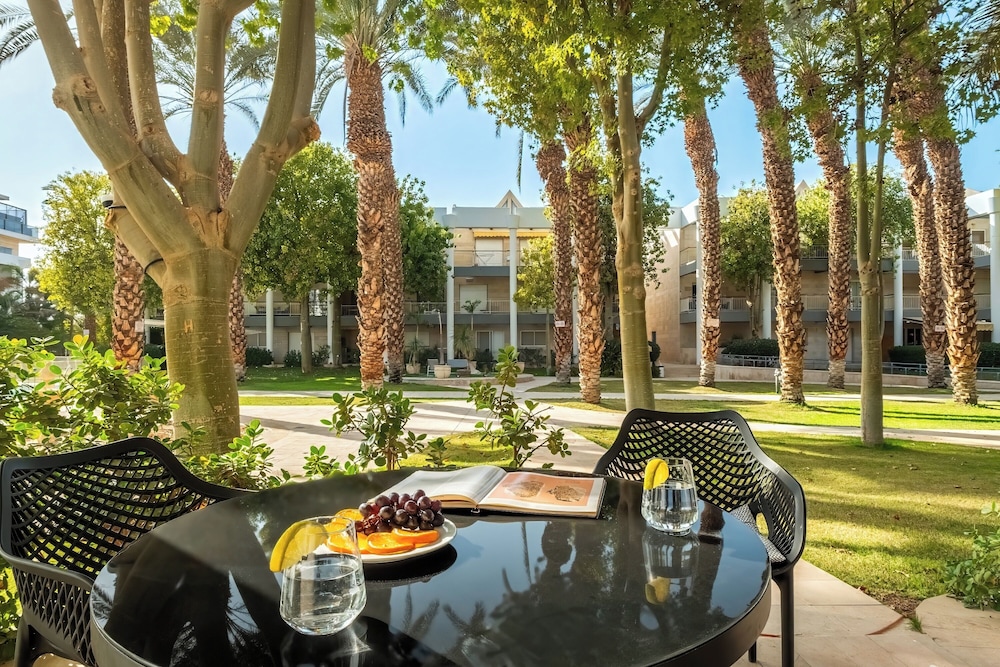 Royal Park Apt Resort by Sea N Rent
