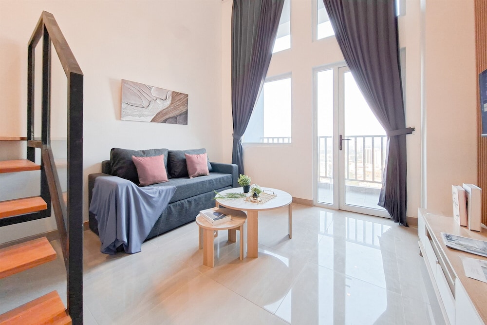 Spacious Studio Loft At Kingland Avenue Apartment
