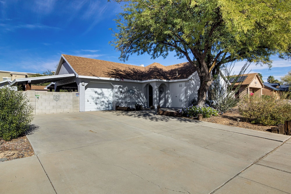 8 Mi to Linda Vista Trail: Tucson Home w/ Patio