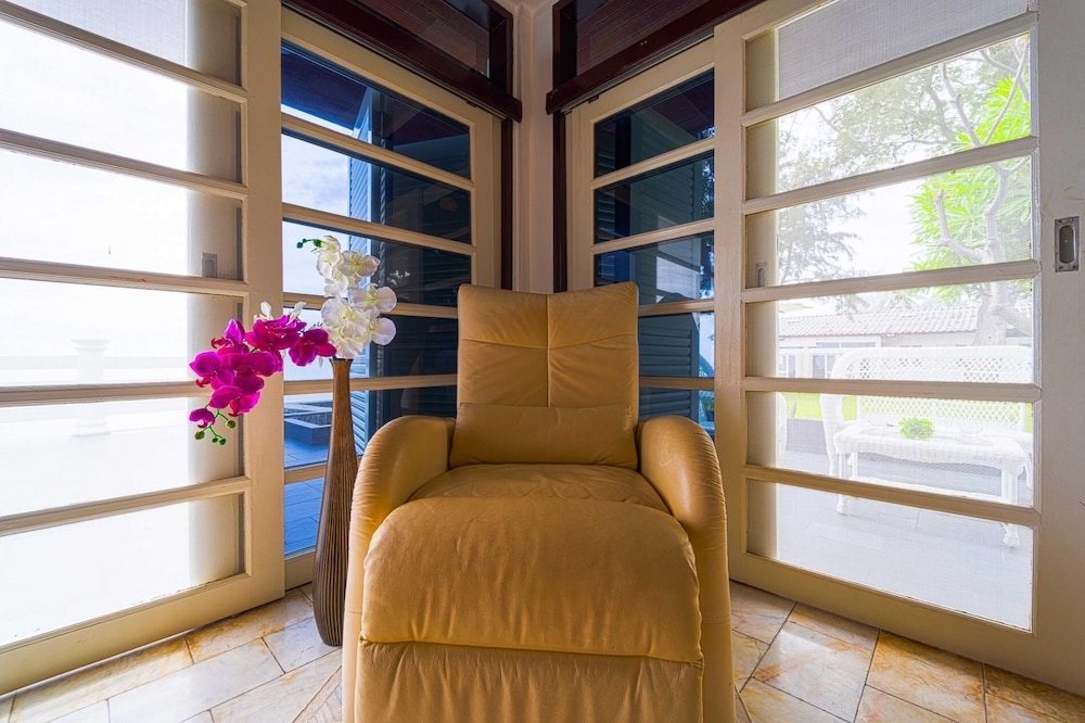 Oceanfront 6 Bedroom Twin Villas OV6