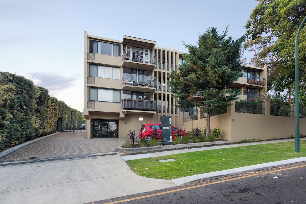 Spectacular Views South Perth1br