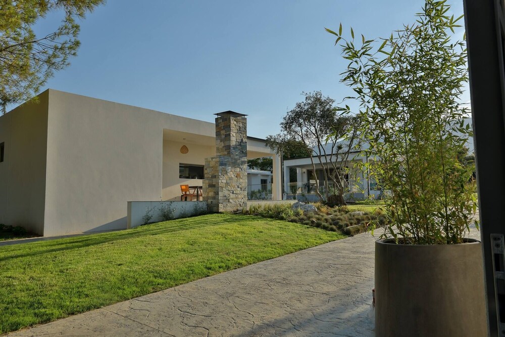 Room in Villa - 4rosesvillas - Blue Rose Villa view 3