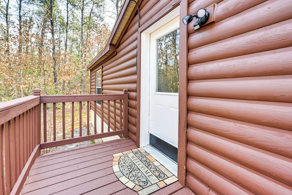 Fire Pit: Family-friendly Cabin in Gillett!