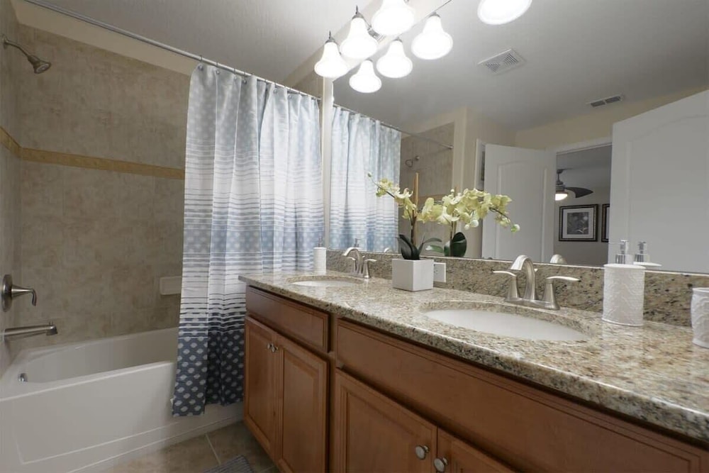 Charming 4bdr Townhome at Storey Lake Resort