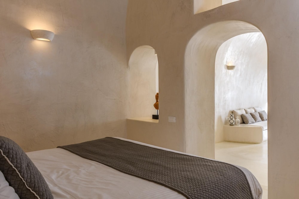 Villa Dawn in Fira Santorini