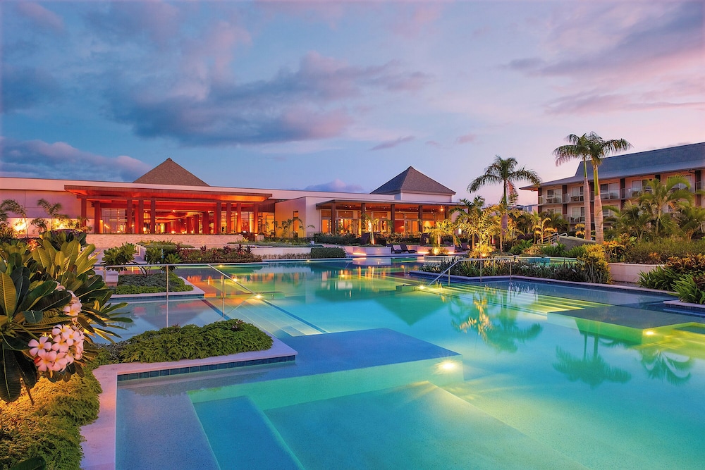 Hotel Crowne Plaza Fiji Nadi Bay Resort & Spa by IHG - Image 1