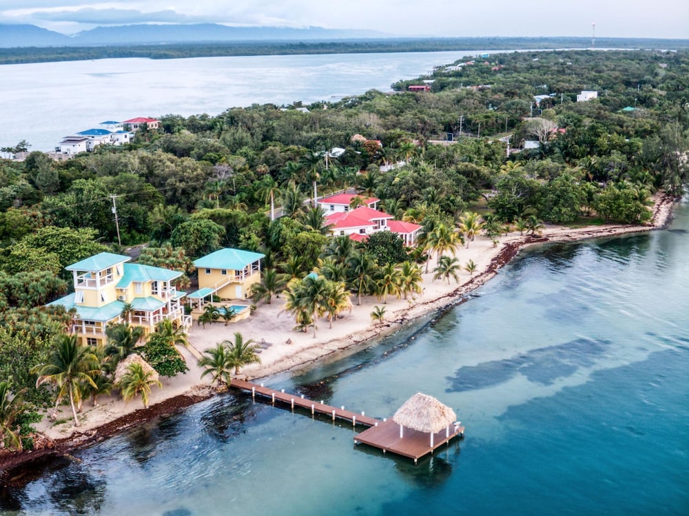 Lucky Duck Villa - Huge Beachfront Pool and Pier