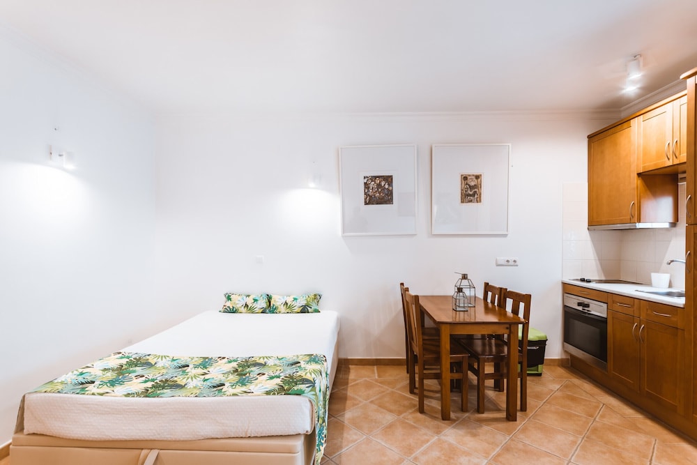 Quinta Velha Pool Terrace Flat15