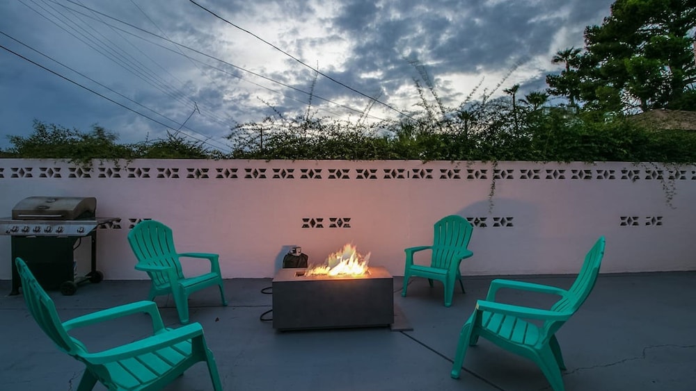 Modern Chic Old Town Scottsdale Home W/pool & Gym!