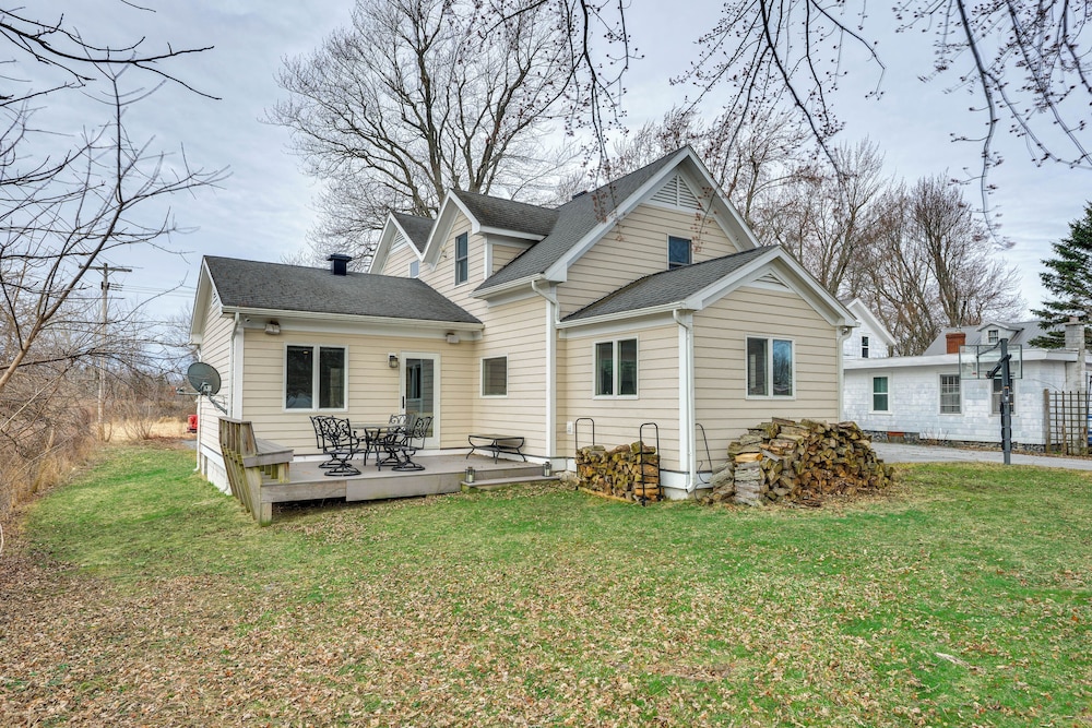 3 Blocks to Lake Ontario: Getaway in Cape Vincent!