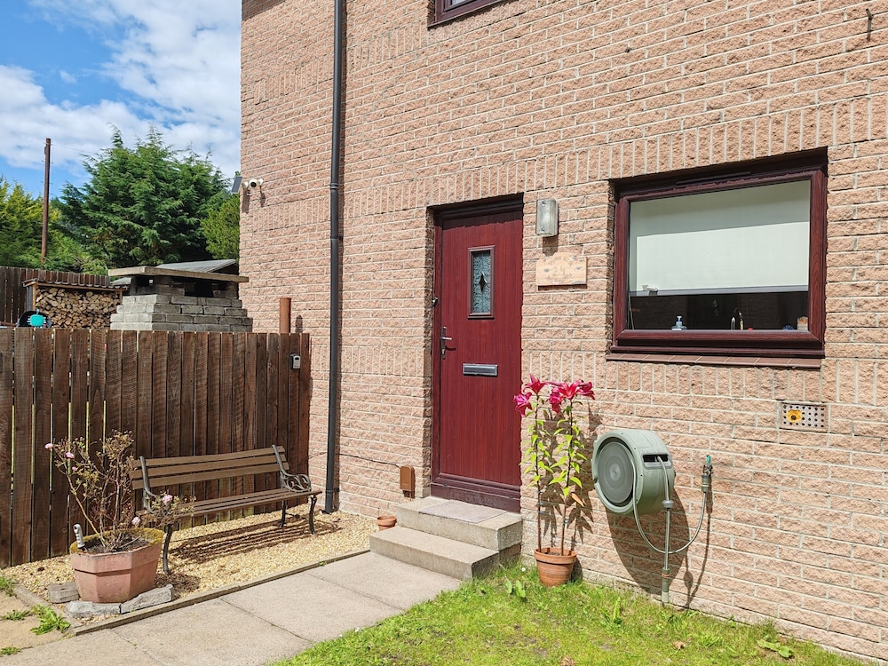 One Bedroom House, Sleeps 4, Bbq, Garden,