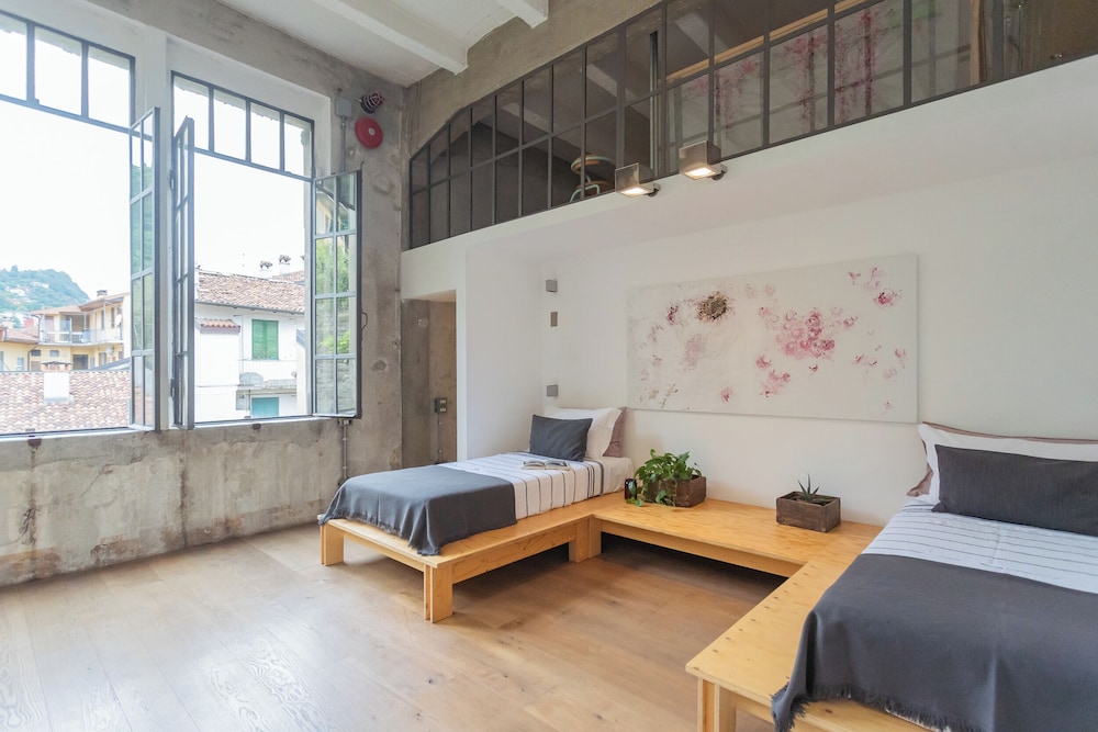 Design Loft With Private Parking by Rent all Como