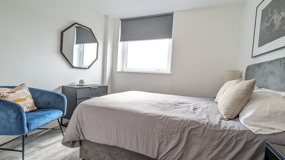 1 Bed With Parking - 15 Mins to Solihull NEC