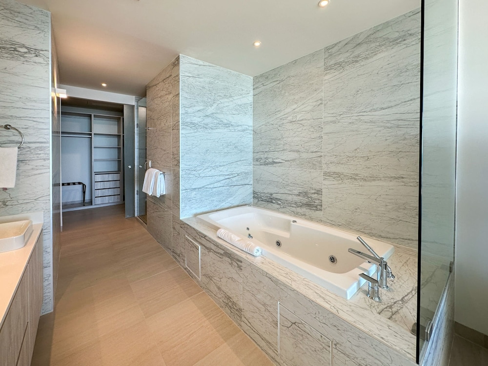 Has it all Beachfront Retreat With Stunning Views