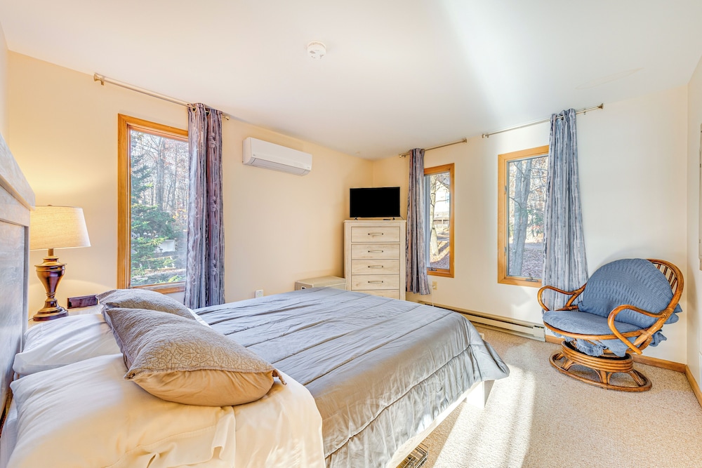 Beach Access, Private Dock: Arrowhead Lake Cabin view 4
