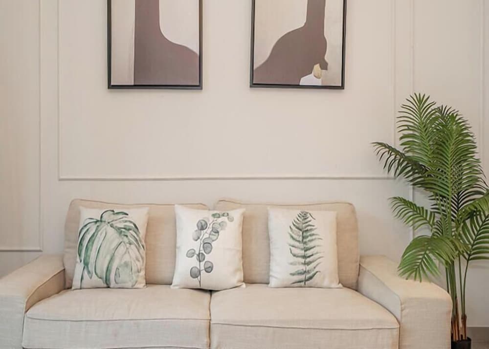 Stylish 1BR in Executive Residence
