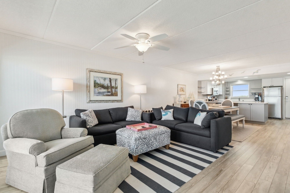 663 Amelia By The Sea 2 Bedroom Condo