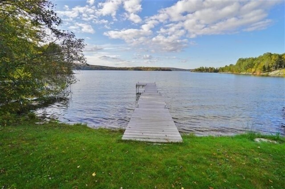 433 Kamaniskeg Lake 3 Bedroom Cottage