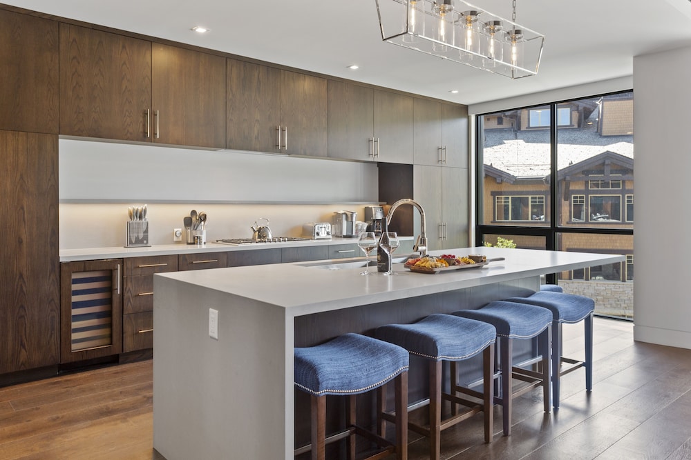 One Empire Pass Lodge at Deer Valley Resort - Three Bedroom Residence #504 3 Condo