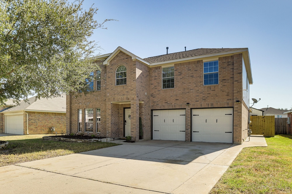 Solar-powered Home w/ & Game Room & Gym in Houston