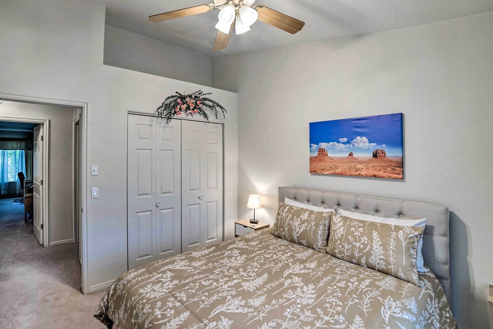 3 Mi to Lake Powell: Home w/ Patio & Waterfall view 5