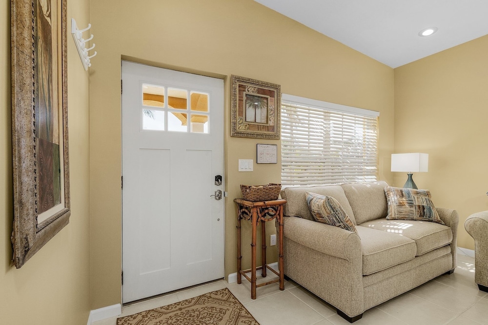 5535 Casa De Lujo: Heated Pool W/ Water Views 4 Bedroom Home