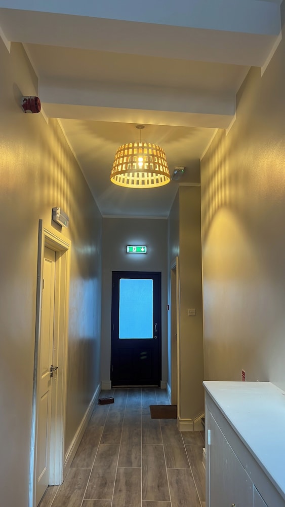 Apt - Sleeps 5 - Short Walk To Attractions