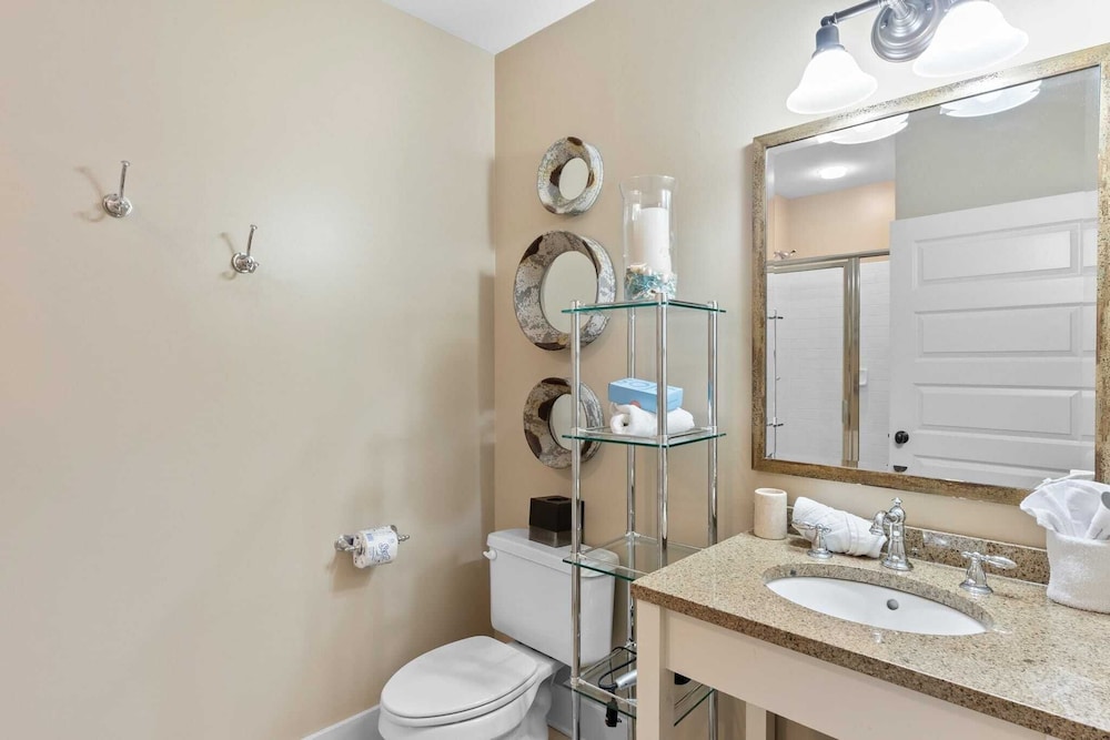 Salty Air & Blue Mountain Flair 3BR Condo w/ Pool, Balcony & Beach Access!