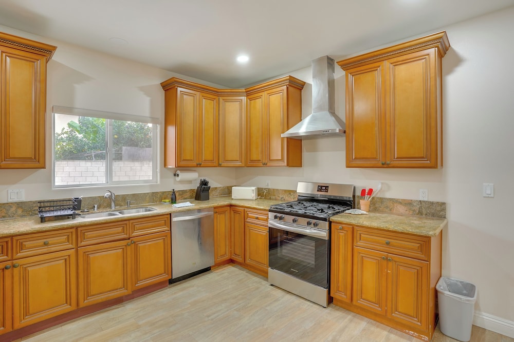 Explore the OC Coast! Midway City Home w/ Yard