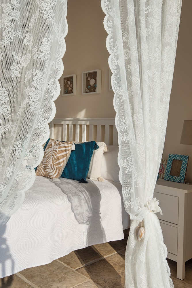 Amelia Villa Collection