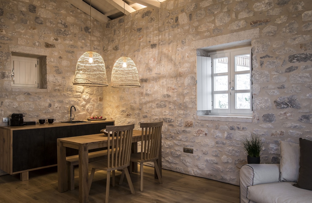 Bassa Maina Villas & Suites photo 4