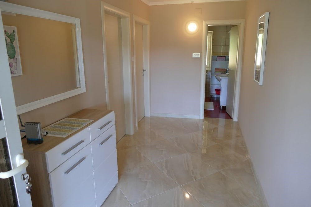 Apartment Davorka / Two Bedroom A2 Gore view 3